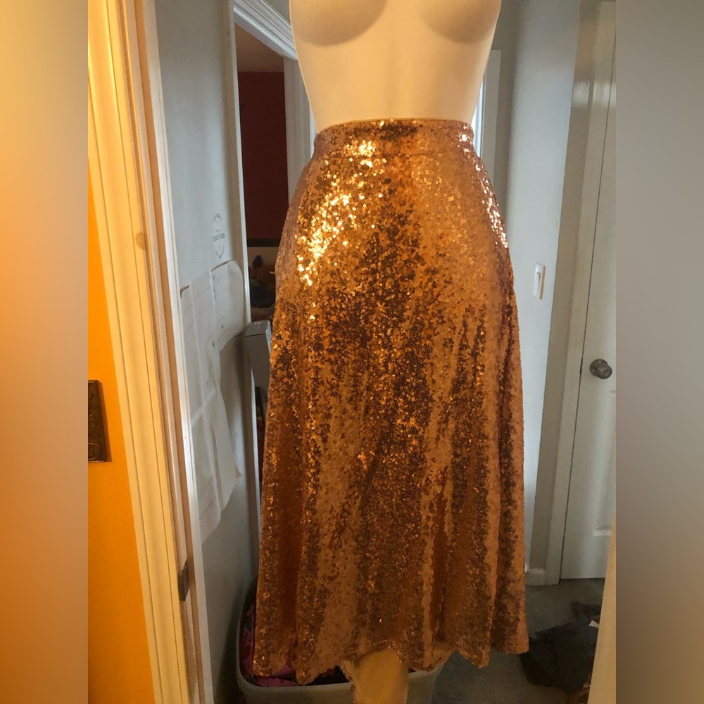 Torrid dusty rose sequin skirt NWT